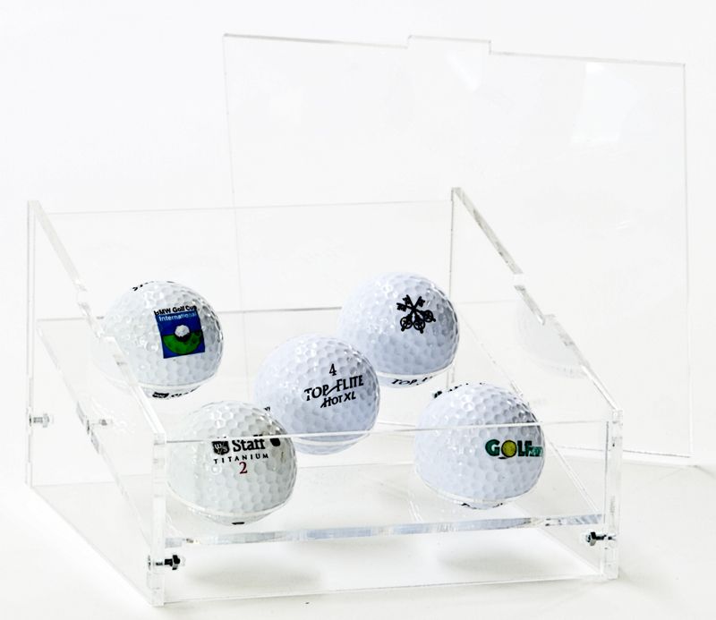 Die Golfball-Vitrine - geöffnet