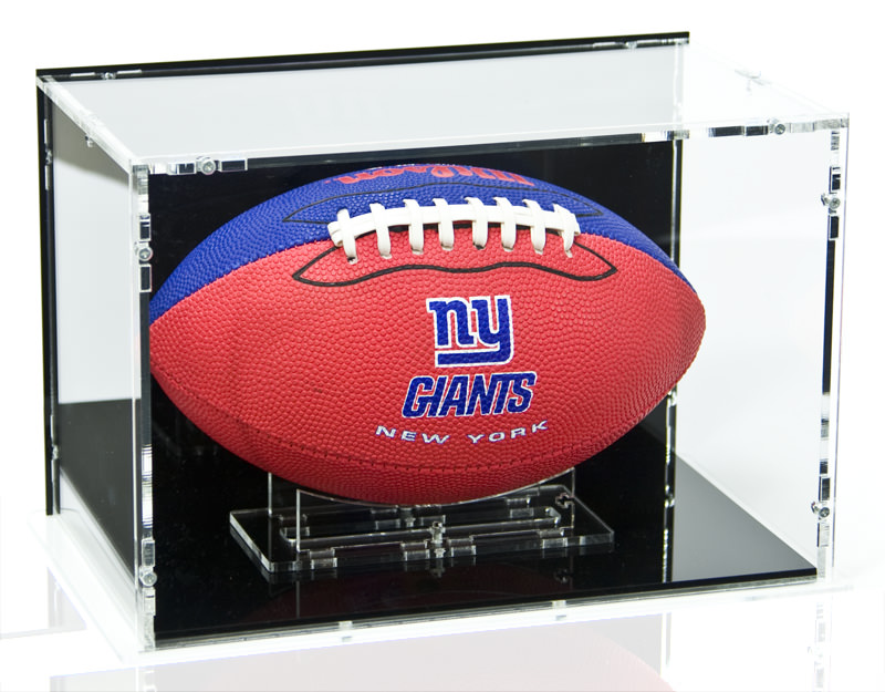 Frontansicht der American Football Vitrine
