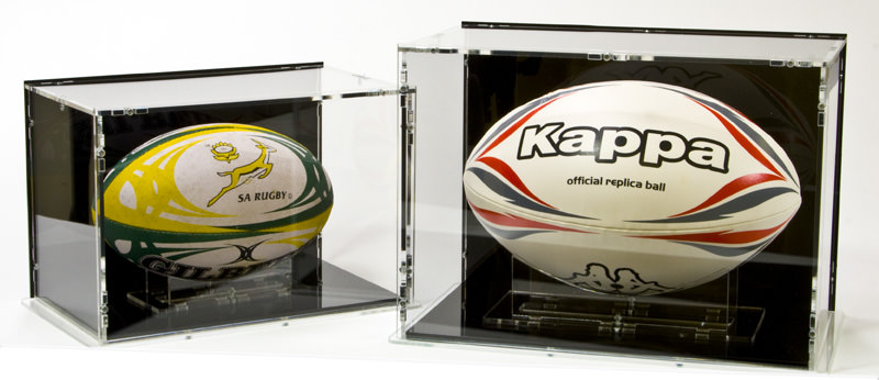 Die Rugbyball-Vitrinen für Größe 3 und Größe 5