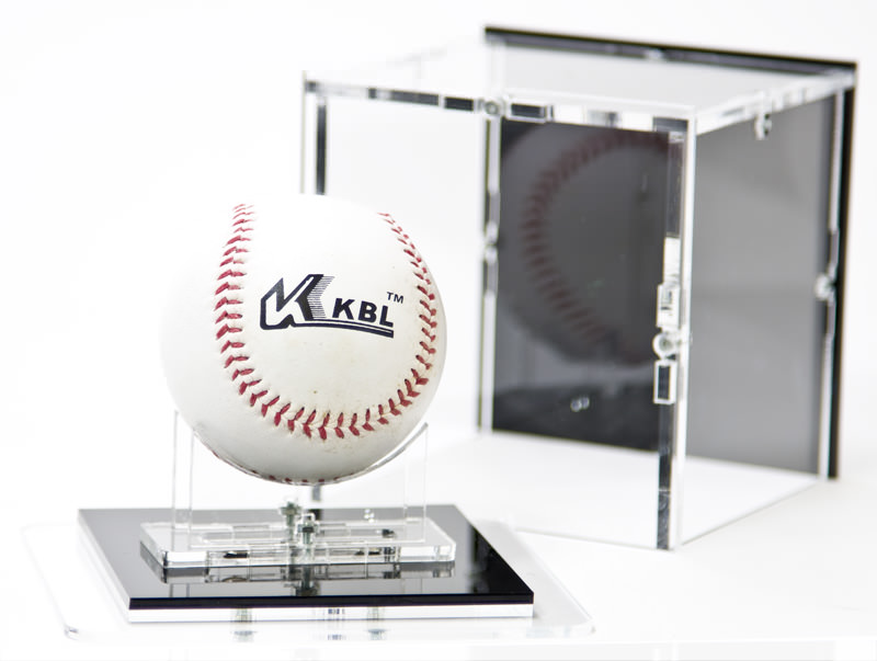 Die Baseball Vitrine geöffnet