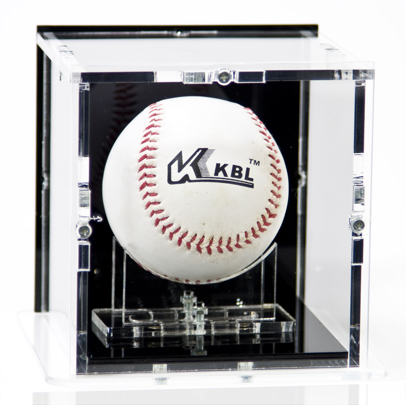 Die Baseball Vitrine in Frontansicht