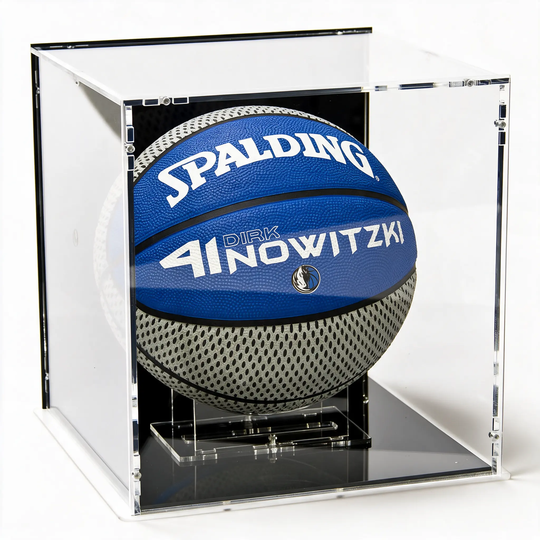Basketball Vitrine mit schwarzem Boden und schwarzer Rückwand