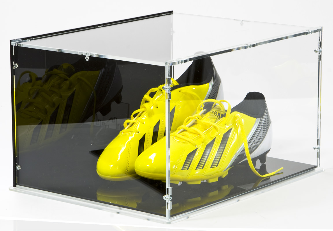 Fussballschuh-Vitrine Seitenansicht