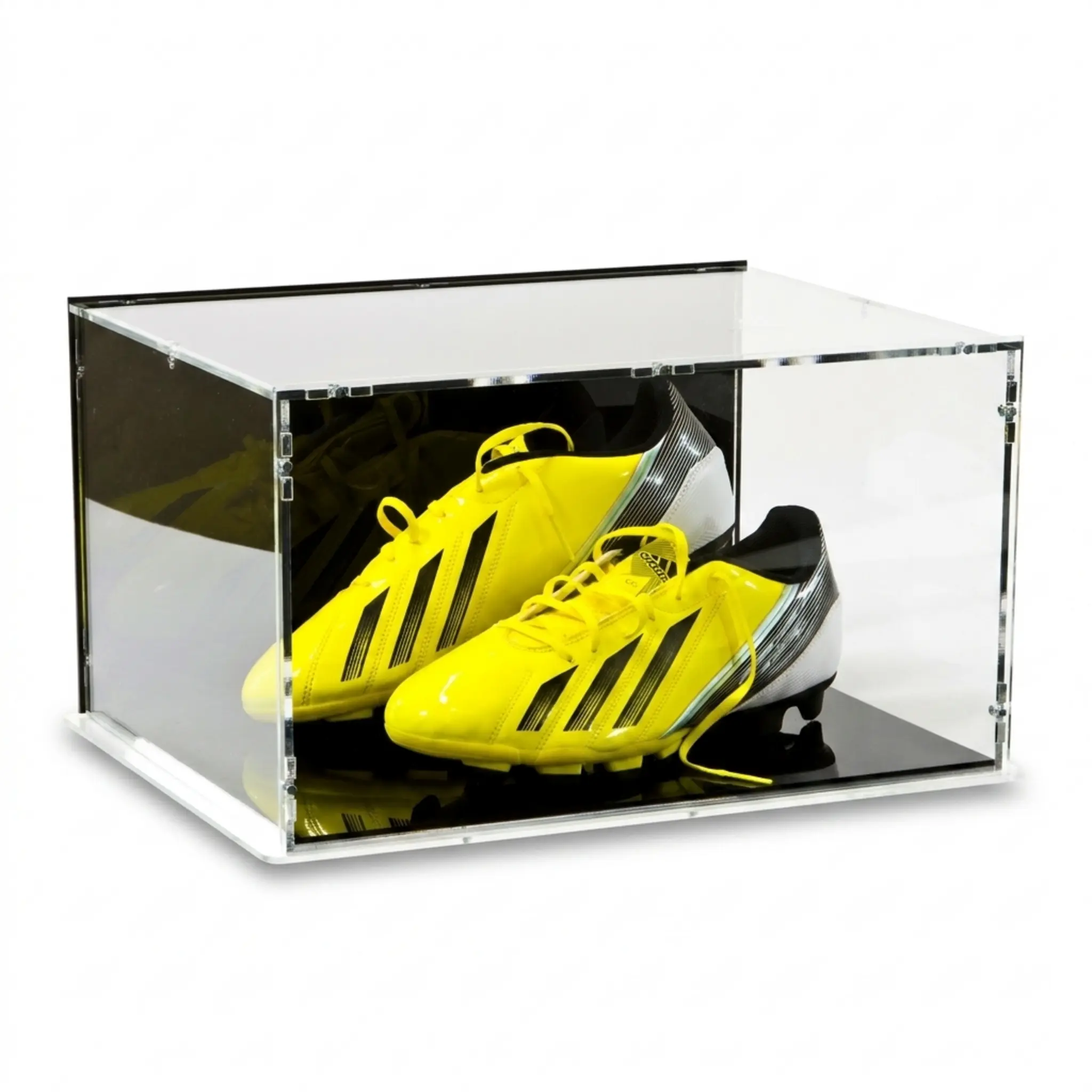 Fussballschuh Vitrine mit schwarzem Boden und schwarzer Rückwand Shop