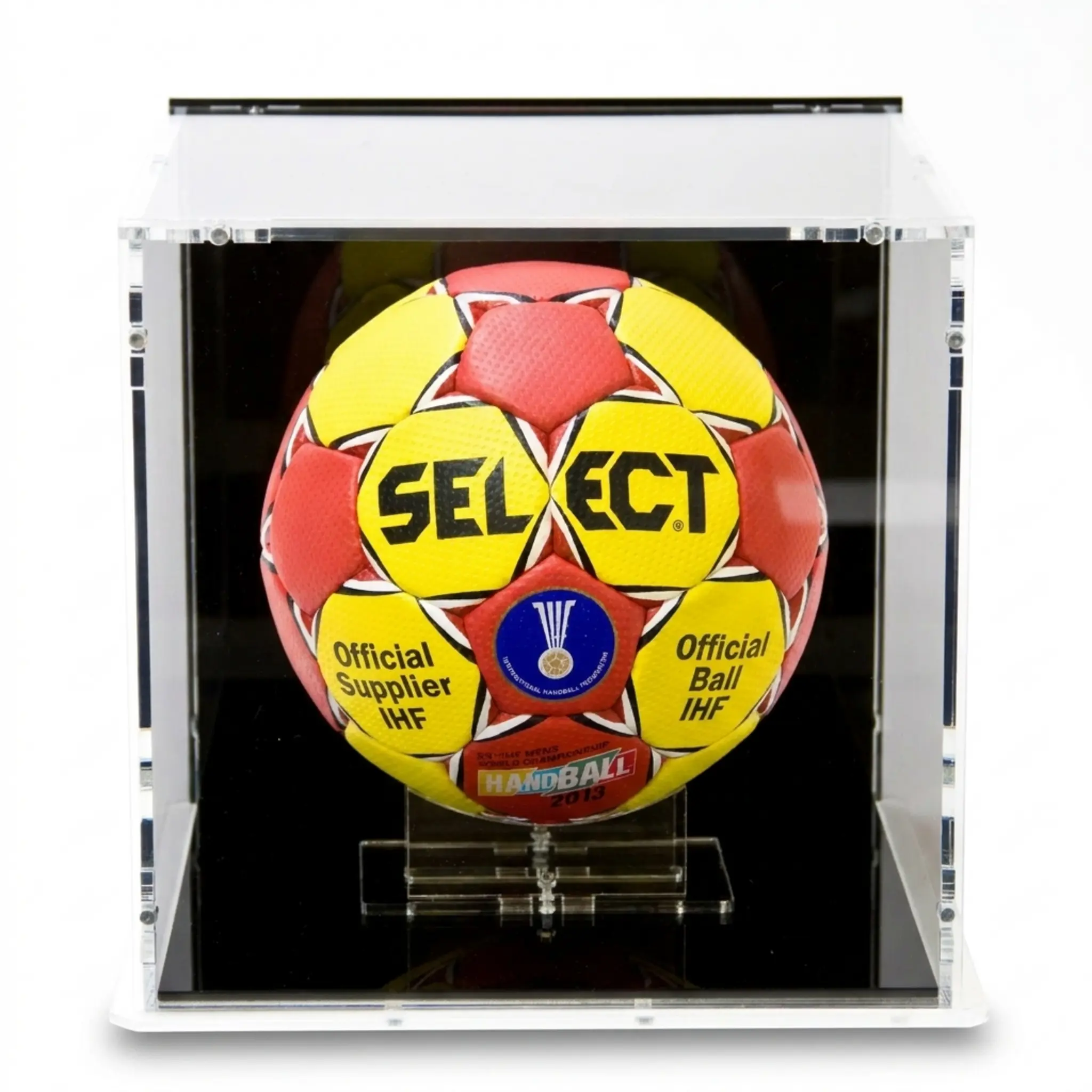 Handball Vitrine mit schwarzem Boden und schwarzer Rückwand