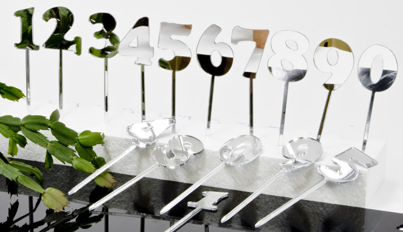 Die Zahlen-Stecker aus verspiegeltem Material