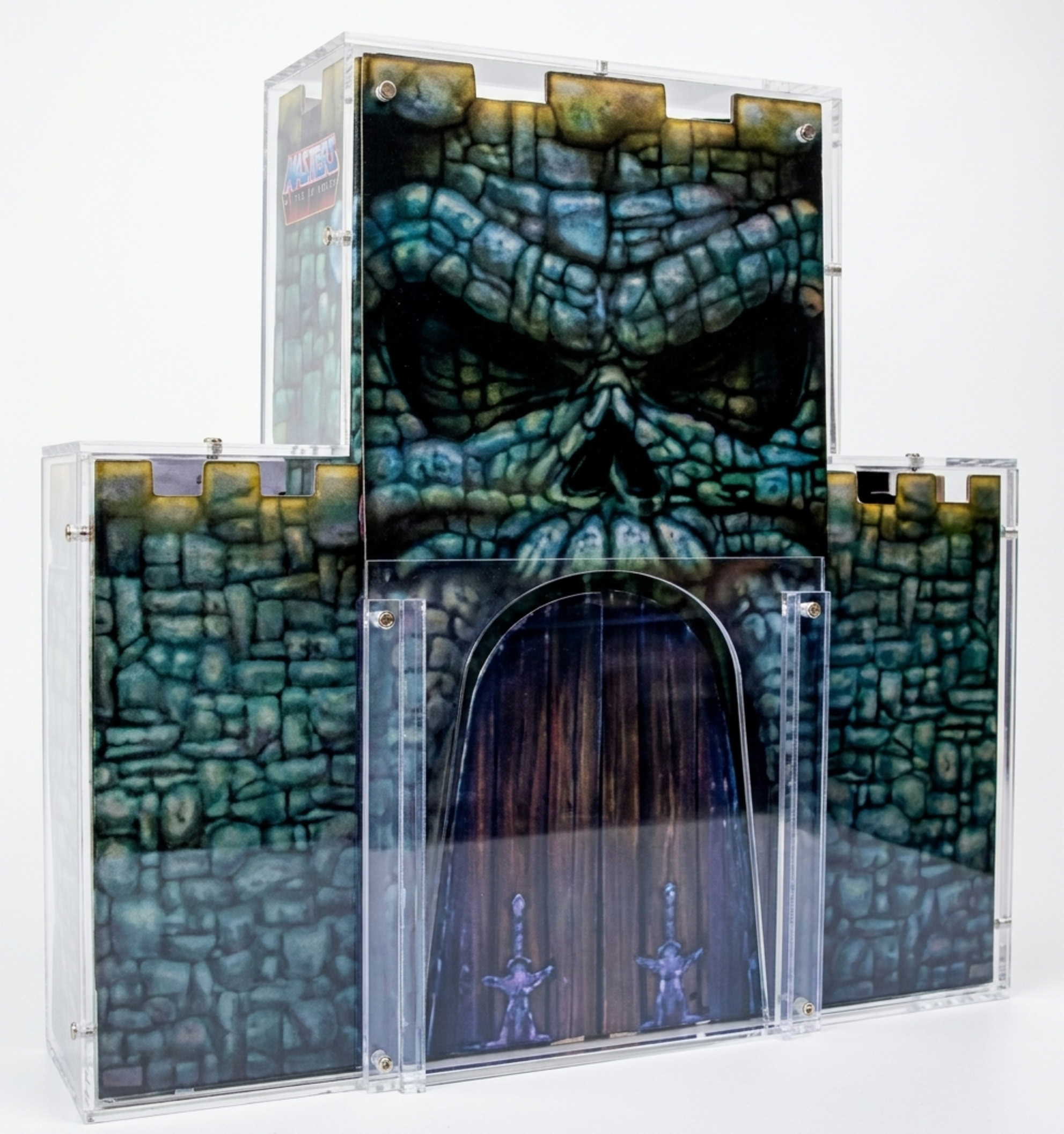 MotU Classics King Grayskull Castle Case aus Acrylglas mit weißem Hintergrund