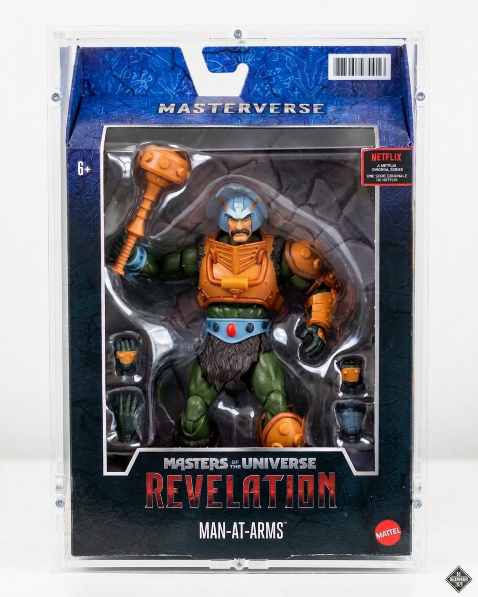 Masterverse Man-At-Arms Actionfigur in Originalverpackung unter einem Sora-Acrylcase